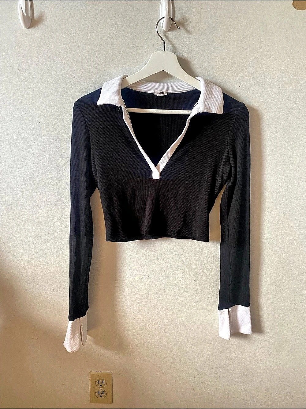 Garage 90s style longs sleeve Crop Top 🖤 🤍